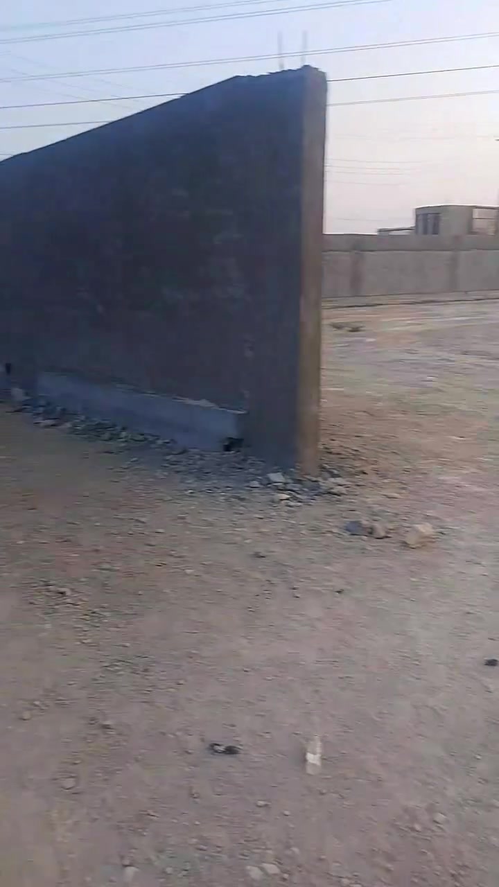 السلام عليكم دونم للبيع خدمات كامله ماي كهرباء تبليط ركن على شارعين يبعد عن الشارع تثبيت العنوان قرب صدر الاتحاديه الاستفسار اكثر هذا رقمي ***********
