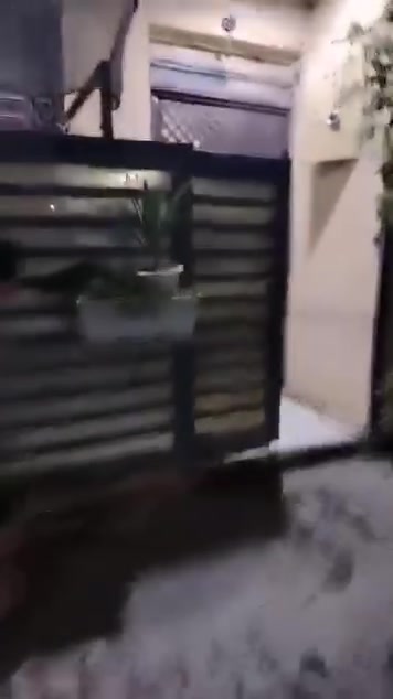 السلام عليكم  يفيد استثمار يصلح سكن للطلاب بعد كلية الفارابي دار للبيع الدوره زراعي شارع الملا
بعد كلية الفارابي 

   ٥٠ متر واجهه ٥×١٠ نزال 
#الطابق الأرضي  طرمه وصاله ٤ب ٥ ومطبخ ومنور وصحيات #الطابق الثاني غرفه وبالكون وصحيات ومساحه جبيره تصير غرفه ثانيه 
#الطابق الثالث بيتونه وسطح
للاستفسار اكثر الاتصال او مراسله خاص ***********
