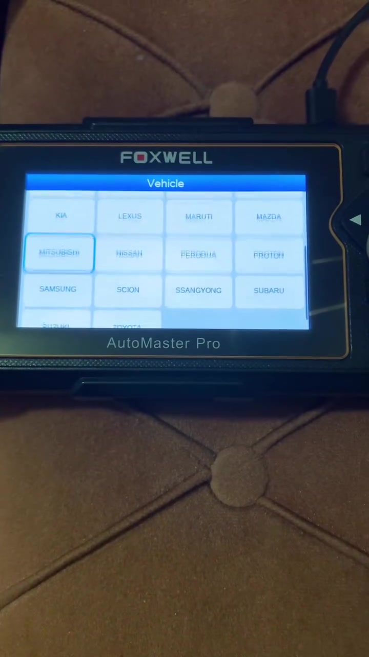 . ***********
السعر ١٥٠

جهاز فحص وتشخيص أعطال السيارات الاحترافي FOXWELL AutoMaster Pro (NT6X4Elite Series) 🚗💻 diagnostic

الحل الشامل والذكي لفحص كافه الأنظمة الأساسية في سيارتك! يساعدك على قراءة ومسح الأعطال ومعرفة أسباب إضاءة لمبات التحذير بكل سهولة ودقة.

🔹تحديث مجاني مدى الحياة

🔹يدعم اللغة العربية

🔹يفحص جميع أنواع السيارات أوربي أمريكي اسيوي صيني

🔹 المواصفات والميزات:

فحص شامل للأنظمة الأساسية الأربعة (4 Systems Diagnosis):

المحرك (Engine Check Light): تشخيص أعطال المحرك ومسح كودات الخطأ.

نظام الفرامل المانع للانغلاق (ABS): فحص حساسية وحالة الفرامل.

نظام الوسائد الهوائية (Airbag / SRS): قراءة وإعادة ضبط أعطال الوسائد الهوائية.

ناقل الحركة (Automatic Transmission / AT): تشخيص مشاكل القير والأداء.

التعرف التلقائي على رقم الشاصي (AutoVIN Scan):

قراءة سريعة ومباشرة لمعلومات السيارة ورقم الشاصي دون الحاجة للإدخال اليدوي.

عرض البيانات المباشرة والرسم البياني (Live Data Stream in Graph):

متابعة أداء الحساسات والأنظمة أثناء التشغيل بشكل مباشر وبياني.

فحص أداء البطارية (Battery Test) ومكتبة الأكواد (DTC Lookup):

البحث السريع عن معاني الأكواد وتوضيح سبب المشكلة مباشرة على الشاشة.

تحديثات مجانية مدى الحياة (Lifetime Free Update):

إمكانية تحديث الجهاز عبر الإنترنت لإضافة أحدث موديلات السيارات.

تصميم عملي ومتين:

شاشة ملونة مع أزرار اختصار سريعة (F1, F2, F3) وهيكل قوي يتضمن حقيبة حماية صلبة (Solid Protective Case).

إرسال رسالة على واتساب
