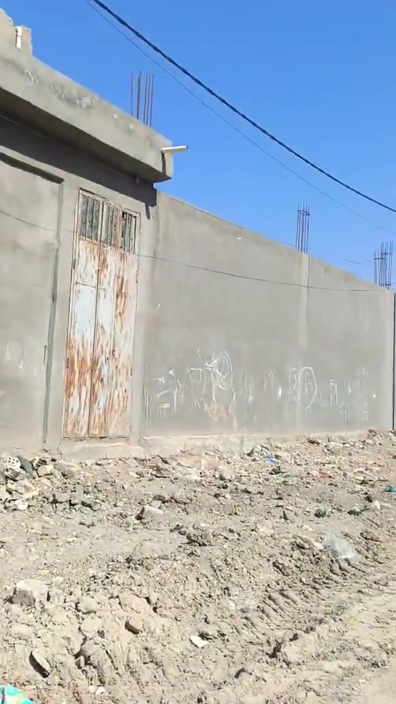 سلام عليكم مشتمل للبيع بحي المصطفى  مقابل مدينة ألعاب أرض بابل طابو صرف بظهر التجاري ثاني بيت عن شارع العام مساحه ١١٢اونص بيت نضيف غرفه كلدور صاله مطبخ صحيات كراج  جاهز ماناقصه شي يبعد عن شارع ٨٠ مسافت ٥٠ متر عالي عن شارع عرض الشارع ماته ١٥ متر الاستفسار عل رقم او مراجعت مكتب ابو سرمد التميمي مقابل مدينة ألعاب أرض بابل ***********سعر ٧٦ بي مجال بسيط تحويل مباشر ينباع نقد فقط
