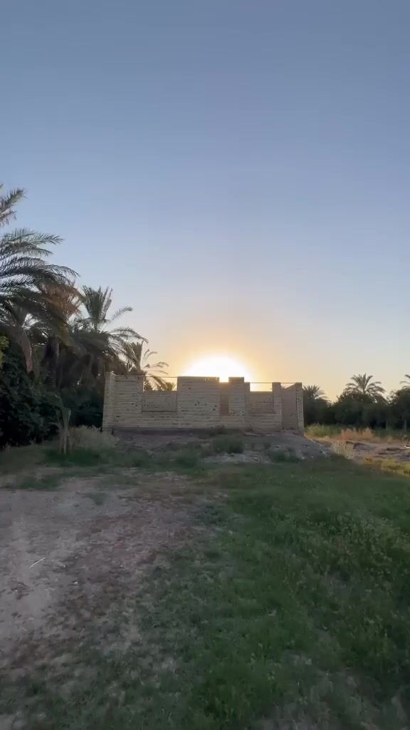 السلام عليكم ورحمة الله 👋👋
✨___للبيع عقار موقع مميز __✨

المساحه الكليه 900متر 🌿🌴
الواجه 18متر 📏
النزال 50 متر 

تحتوي علئ هيكل 
مساحه البناء(240)متر 
البناء 👷‍♂️
1.غرفتين نوم 🛌
2.صاله + مطبخ +صحيات  
📓. صنف العقار طابوا زراعي سند 25حق التصرف 
(سند مستقل تحويل باسم المشتري!!!! ؞؞♡) 

الخدمات ✅ 
1.شارع عرض 8متر تبليط 🛣
2.كهرباء 📫
3. اناره ليله 
4.ماء اساله 💦💦

🌎🌐العنوان بغداد الراشديه منطقه الساده البوحيات قرب مدرسه الواحه الخضراء 🏢

اللتواصل لمعرفه السعر الاتصال 
***********
