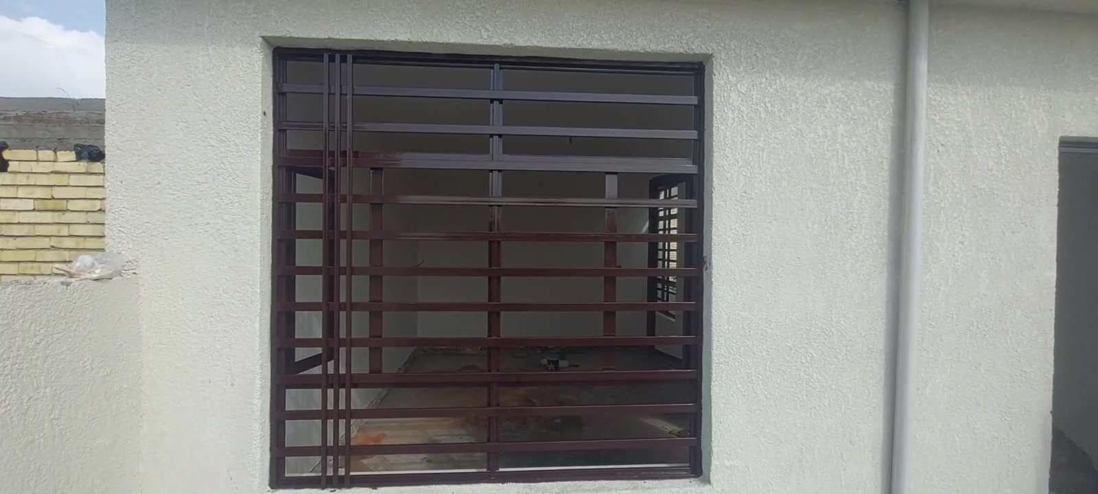 صبغ وتنضيف الشبابيك وشد الجام شغل درجة اولا ومرتب  داخل بغداد الرصافه ...