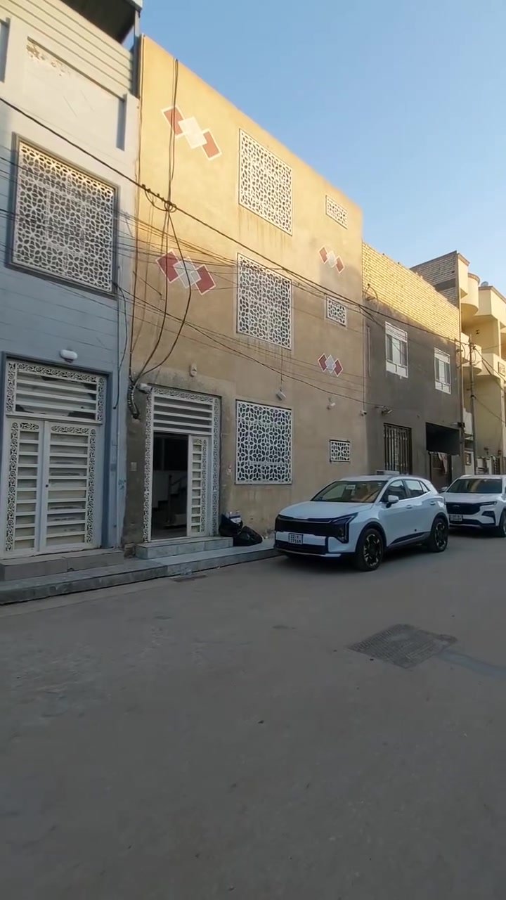 سلام عليكم 

دار سكن البيع نظام حسينيه المساحه ١٠٠ متر طابقين معه الثاث

العنوانه كربلاء البوبيات عمود ٧٣ مجمع جار العباس 

نوع العقار طابو زراعي سند ٢٥ اقرار محكمه 

يتوفر جميع الخدمات شارع عرض ١٢ متر 

يبعد عن المام الحسين ع ٤ كيلو متر 

سعر ٢٠٠ مليون معه المجال 

الاستفسار الاتصال على الارقام التاليه 

***********

***********
