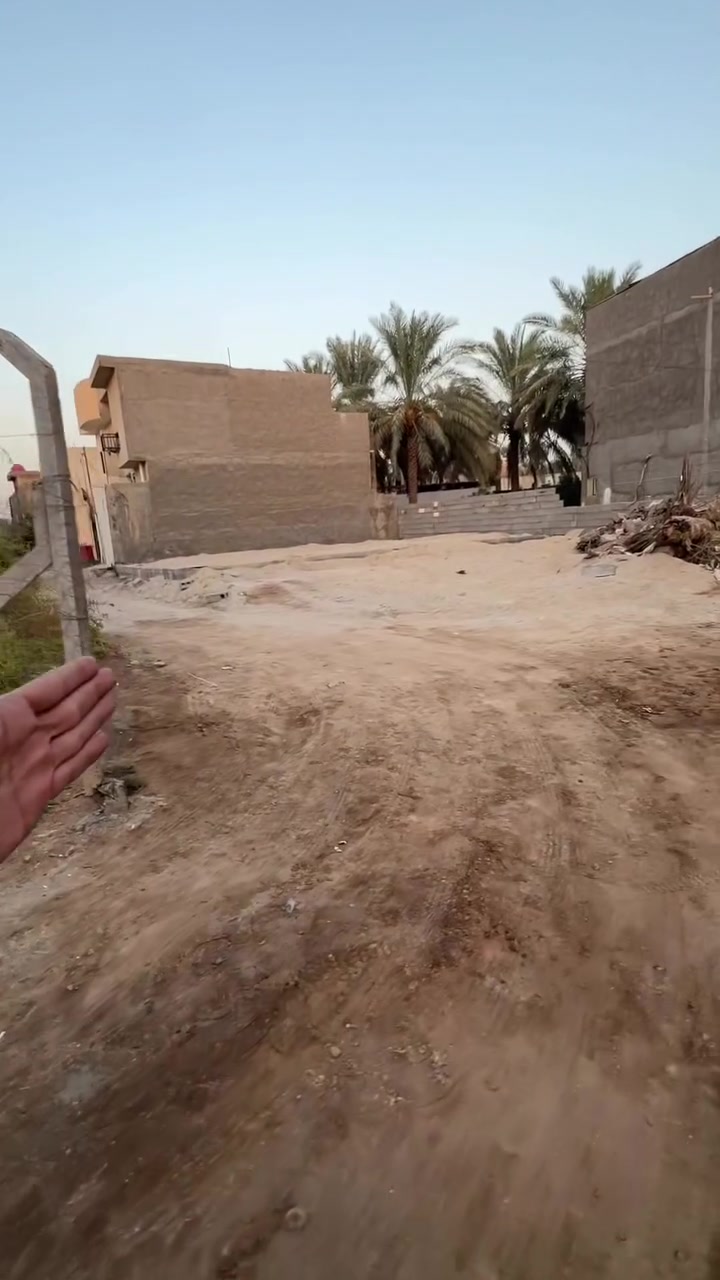 يالله سلام عليكم قطعه ارض للبيع المساحه 100متر مربع الواجهه 10م والنزال 10م تباع 100 م وتباع 50م العنوان كربلاء البوبيات عامود 31 منطقه الودي كافه الخدمات ماء مجاري كهرباء عرض الشارع 6م نوع العقار طابو زراعي سند 25 مكاتبه وقرار من صاحب الارض السعر الكلي 35 مليون وسعر ال 50 متر فقط ب 18 مليون للاستفسار والطلب اتصال مباشر على الارقام الموجوده داخل المنشور 

***********.  سيد مهدي 
***********.  المهندس جاسم
