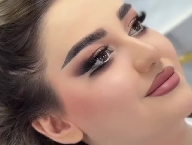 ✨ عــرض العــرايــس رجــع إلكــم ✨
والحجز لفترة محدودة فقط 🤍
👰🏻‍♀️ عروس يوم واحد — 300 ألف فقط
يشمل: 💄 مكياج
💇🏻‍♀️ تسريحة
👁️ رموش + عدسات
✨ حفافه
🧖🏻‍♀️ تنظيف بشرة
💅🏻 تركيب أظافر
🤍 بودرة جسم
👰🏻‍♀️ عروس بدون إضافات — 250 ألف فقط
🌸 عروض المدعوات:
💄 مكياج فخم — 35 ألف
💄 مكياج بسيط — 25 ألف
💇🏻‍♀️ تسريحة شعر طويل — 30 ألف
💇🏻‍♀️ تسريحة شعر متوسط — 25 ألف
🎓 مكياج مناقشة / تخرج — 50 ألف
🎁 الرموش مجاناً
👭 وإذا كنتن مجموعة، إلكم خصم خاص 🤍
📍 العنوان: حي الجزائر، شارع الخدمي، مقابيل ريف دمشق، مجاور مجمع الكوخ العائلي
📞 للحجز والاستفسار: ***********
✨ الأماكن محدودة، احجزي موعدج من هسه وخلي طلّتج علينا غير ✨

