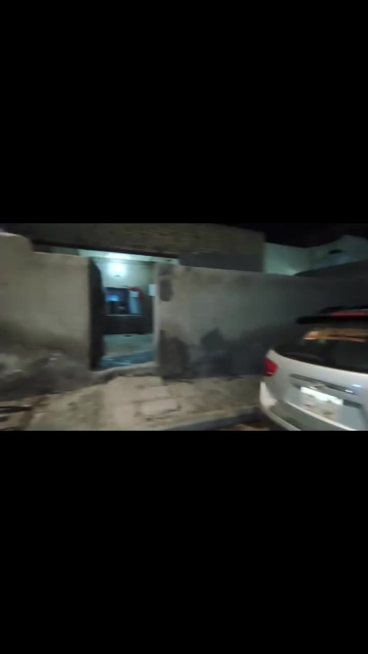 بيت بحي الحوراء شارع أبو الفضل بناء بلوك وسقف عكاده بيت بسيط عوزه صبغ وسيراميك الصاله  ابيع بسعر قطعه سعره 85 مع مجال بسيط الي يفيده يراسلني خاص سند ووكاله جاهزات تحويل مباشر ***********
