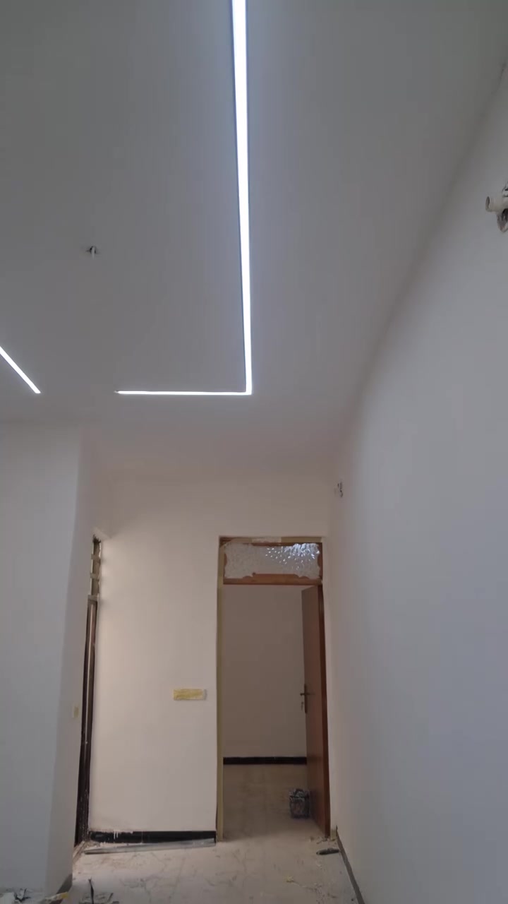 سلام عليكم بيت جديد ٥٠ متر بنا جديد اساس صب جبس بورد درجه اولى عالي عن شارع متر قرار محكمة محد ساكن بي بشارع علكم مكانه خلف دلاليه حسن لاكردي السعر ٢٢ وبي مجال استفسار ***********
