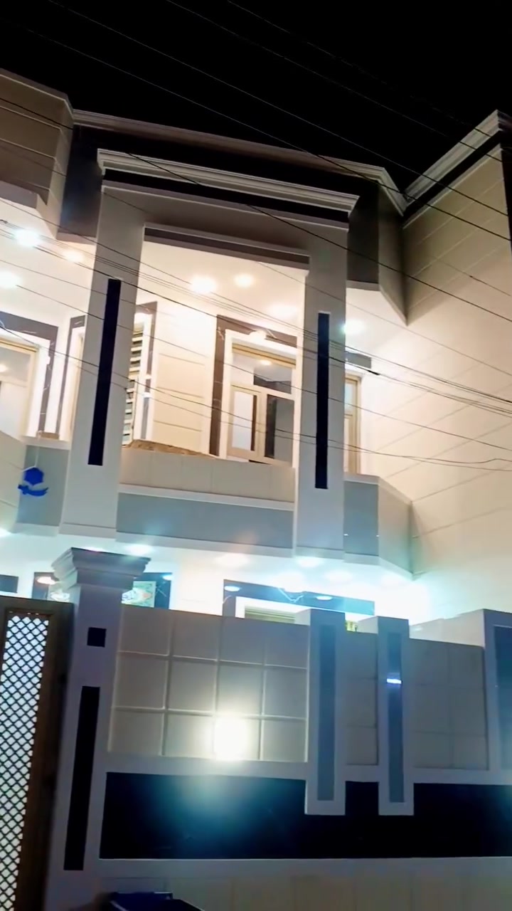 السلام عليكم عندي بيت للبيع 150 متر   اربع غرف نوم استقبال وصالتين حمامات اثنين بناء2025 بغداد الامين الثانيه شارع المكاتب يم روضه اليقين قريب على قناة  ***********
