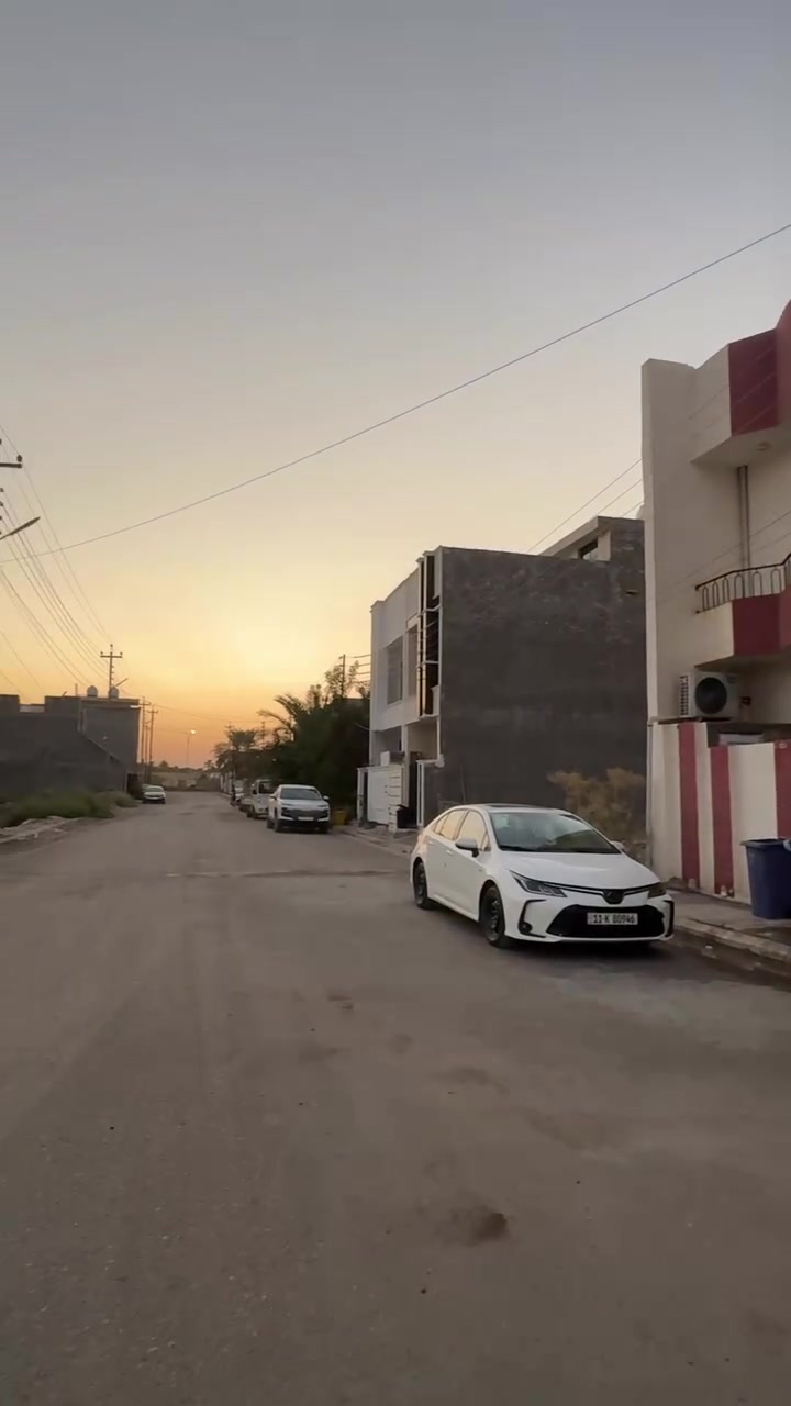 السلام عليكم
 
بيت المساحه 85م  وجه 5.65  نزال 15 

صنف الارض ملك صرف زراعي 25 مستقل 

يحتوي على 3 غرف نوم + أستقبال + مطبخ وخدمات 
بكلا الطابقين 

الموقع / مميز مقابل جزيره بغداد السياحية بعد الباب الاول حي الحسين الشارع الاول البيت بالبدايه صاير

السعر  :  135 مليون وبي مجال 

للأستفسار : ***********
