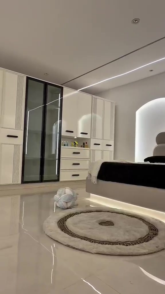 وصول
موديل سيفيد 
عشرة قطع
الغرفة ظهر بلوك ب كامل
مع انارة في السرير
برغي وچوي حديد
ظهر بلوك 8 ملم
سرير دبل جك
كنتور رفوف 
اناره ميز تواليت
انارة في الكنتور
عرض كنتور345 ملحق
ميز تواليت انارة قياس 135cm
 كومدي عدد انارة
سرير200 سم*180سم
مرايا قيافه  
طابورية
دراور
ڤاترينا