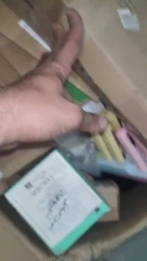 سلام عليكم اخوان من بعد اذن الادمان عندي غراض لبيع الغراض عبارة عن ( مكس و منزلية و امزون )  سبب لبيع لعدم التفراغ ابيع شلعه
ان شاء الله تكون غراض واضحة عدكم بل فيديو 

العنوان البلديات - الضباط الثانية الزراعي 
هاتف : ***********

