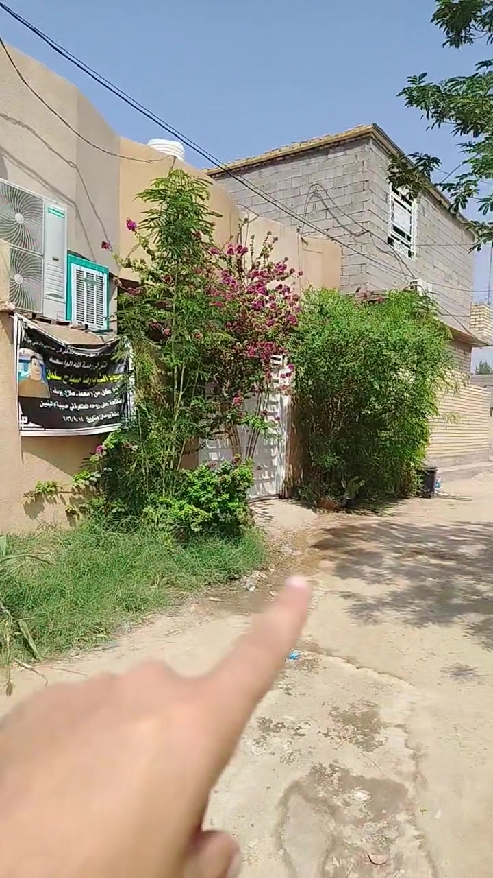 السلام عليكم
 بيت للإيجار مساحة 100 م بي غرفتين
ايجاره ٢٥٠ الف
للاستفسار
***********
***********
