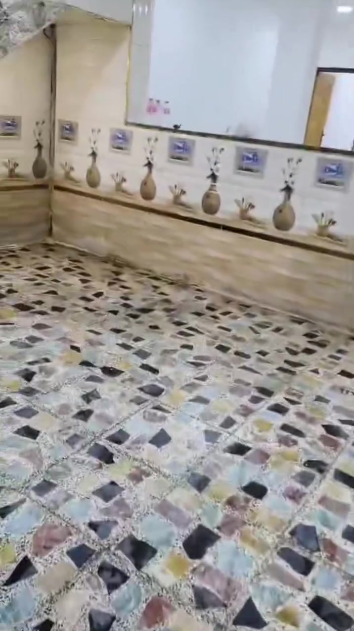 سلام عليكم دار لبيع ١٠٠م بشارع المختار
الريسي مال مختار عرض الشارع ١٥متر ماء وكهرباء
البيت مررمه جديد كهربائي كله جديد وضفيره جديد وشغل درجه اوله
التصال على الرقم ***********
