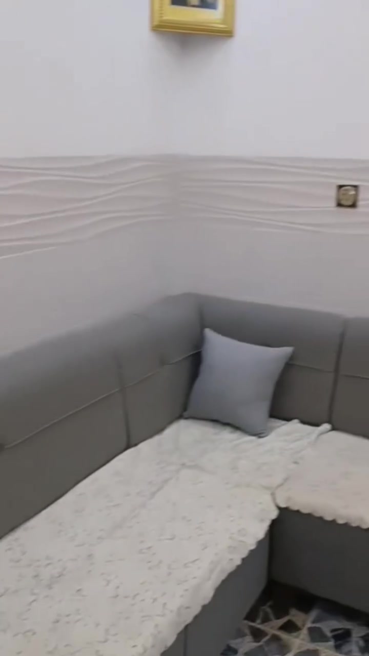السلام عليكم بيت للبيع حي الزيادة قرب شارع 60 
172م طابق واحد كاشي سيراميك سقوف ثانويه بناء حديث استقبال وهول وغرفتين مع صحيات

السعر/115
لتفاصيل اكثر مراسلة الصفحه او الاتصال بالرقم***********
