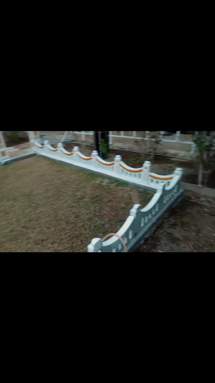 الان بلش موسم الزراعة نعمل في زراعة الأشجار والنخيل والثييل وقص الاشجار الزينة وقص الثييل متواجدين في كل اليوم وفي كل بيت وديكورات داخل الحديقة +9647831643617 خبرة في مجال الزراعة اتصال او رساله على الواتساب
