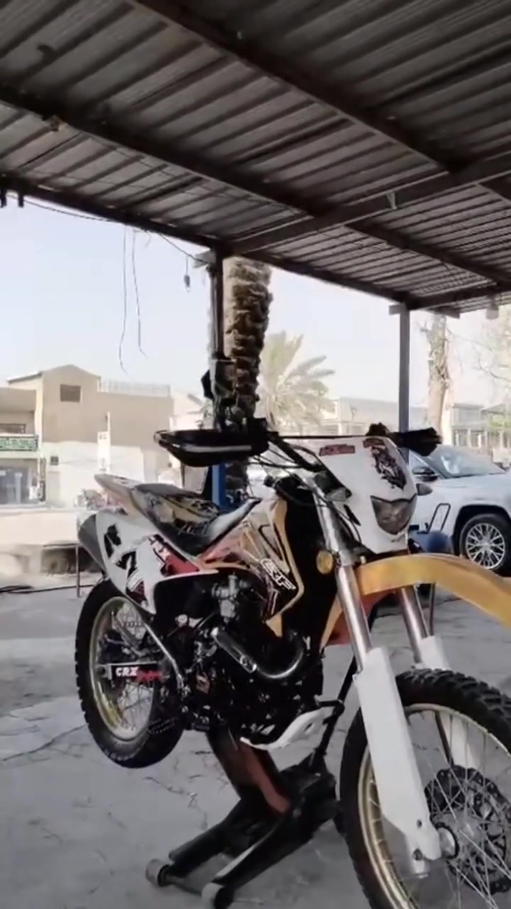 السلام عليكم 
قفاز جبلي Crx موديل 2025 🔥🔥
المكينة 250cc 
شلعة ومعدل ميحتاج اكلك تعال وشوف بعينك اذا مو نار متاخذها 🔥🔥
مكينة وكير كلش نضاف يعني بلجيس 
اوراق اصولي موجوده كبس 
كهربائيات شغالة 
تخم تاير جديد 
بس بيها نواقص خفيفه حيل حيل 
مكاني البياع تقاطع درويش  
السعر خاص 
وذا عدك شي مرتب للمراوس هم تعاال خاص 🔥🍁🖤
***********
