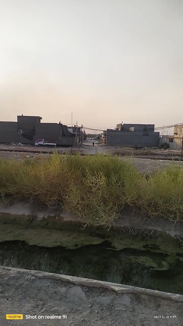 سلام عليكم دار للبيع سند 25 بسمي كربلاء طريق العطيشي قرب البانزين خانه بحي عصام وره السجه ثالث بيت بيت حلو مرتب بس من بره يرادله تلحيظات بسعر مناسب ***********
