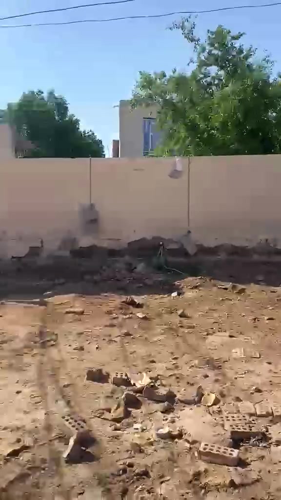 السلام عليكم من رخصت الادمن عندي بيت في الدوانم مقابل النازحين بضهر ابو شمس السعيدي نزلات ابو خوله العارفه البيت مساحته 1640بي بيت وهيكل ومساحه جبيرة وبتلو ماء و كهرباء وسحب قريب والشراب يتصل على هذا الرقم ***********
