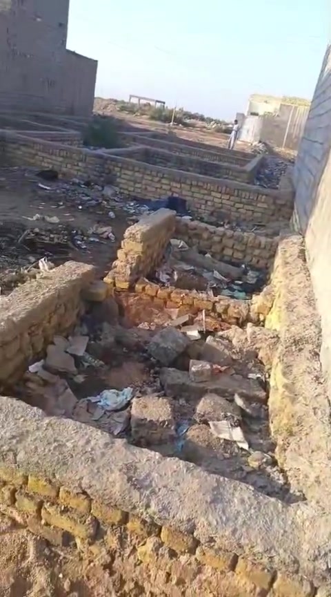 بتلو 100 متر على شارعين كافة الخدمات متوفرة قرب حي الصناعي يم معمل الثلج ب6 بي مجال ***********
