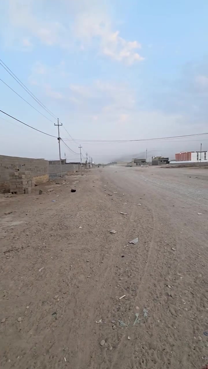 بيت زراعي هيكل مسقوف للبيع مع المحلات مساحة (٣٠٠)
واجهة محلاته على شارع ٣٠ 
يرهم يكون نظام شقة وبيت مستقل 
مجاريه تاسيسه بوري سمارت مع الطابو 
وبيبانه قاصة جاهزه 
للاستفسار مراسلتنا ***********
