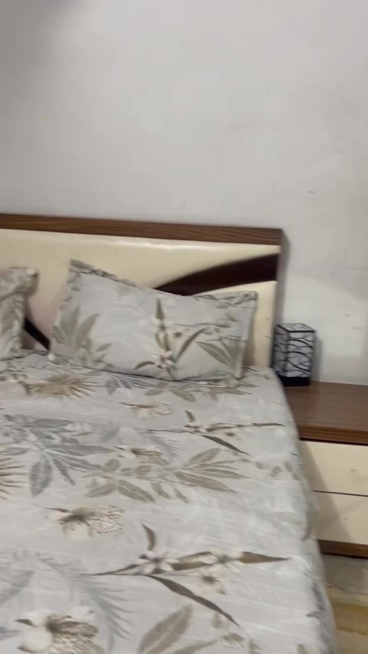 غرفه متسعمله للبيع سعرها 250الف وبيها مجال للتواصل والاستفسار ***********

