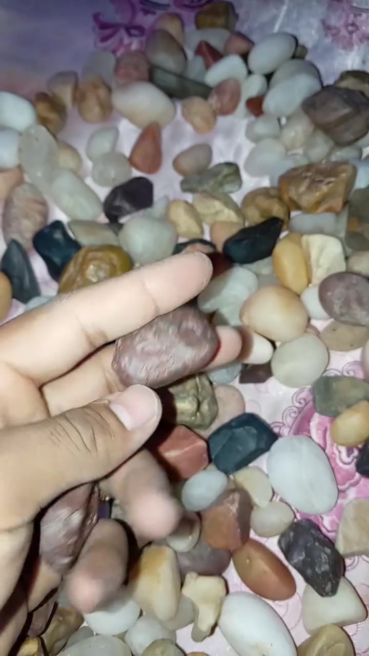 حجار اصليه تحتاج بس جرخ
***********

بيه درنجف بيه عقيق يماني بيه زوعت حيه نواع وشكال سعار مناسبه سعر الحجر الواحد 8وذاجمله تختلف سعر
عنوان بصره قرنه توصيل داخل القرنه والكروه علا مشتري
