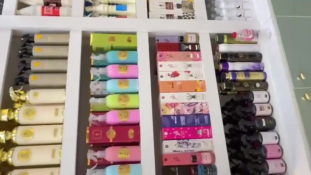 10 رفوف 
ميز كاشير 
ميز وسطي 
خانات خزن 10 
ارتفاع 3 
متر خشب اج دي اف نوعيه اصليه 
السعر مليونين ونص
للاستفسار الاتصال على الرقم  ‭***********‬ التواصل فقط على الشريحه
