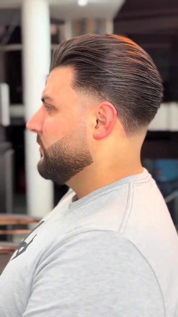 عندما تعشق فن الحلاقة تصنع المستحيل 👌
لكم رؤية ممتعة ✂️✂️
"صالون الكوافير معتز المهندس"
العنوان: نهاية سوق الميثاق _قرب مسجد العدل _مجاور ،دكتور فارس عبد الخالق النعمة.***********..
