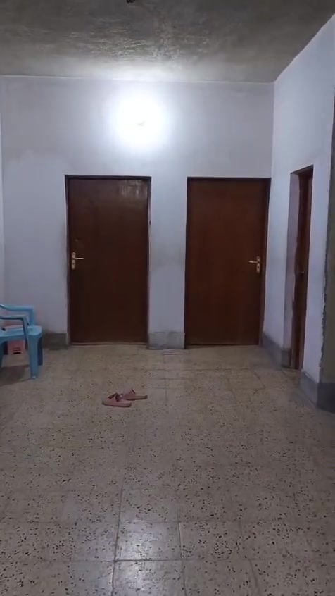 بيت ركن مساحته كبيرة تبلغ (٤٨٠)متر في نهاية نزلة الصناعة في ام العصافير (حي الزهراء) مقابل الشارع الرئيس ، يعني لا يوجد امامه اي بناء ..للأستفسار عن السعر  الاتصال على الرقم 

***********
او الرقم ‏***********‏
