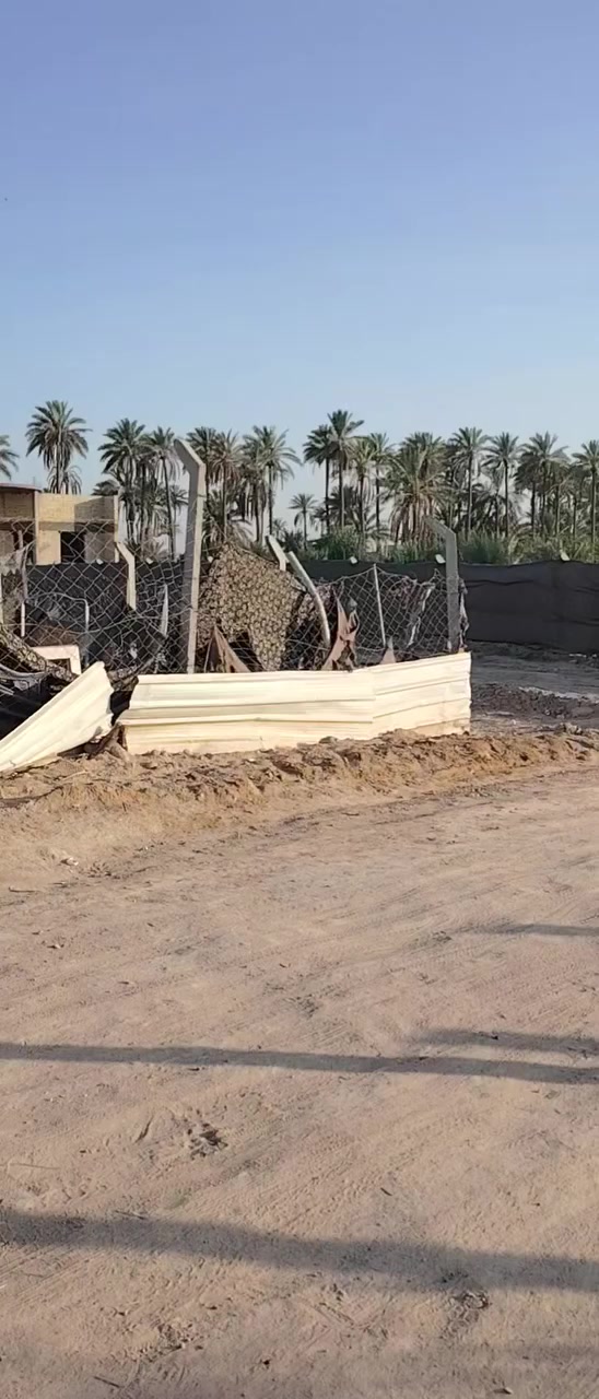 السلام عليكم اخوان بيت ٢٠٠ متر مع قطعه للبيع ٢٠٠ مكانههه بل كوي مقابيل مالك ابو الغسل *********** سعرهن ٩٠ وبي مجال
