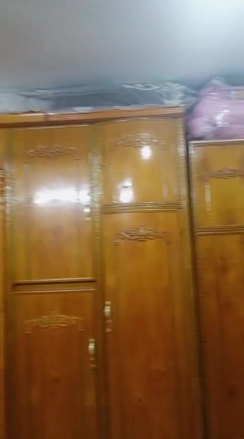 غرفه للبيع ٧٠٠ وبيها مجال ***********
