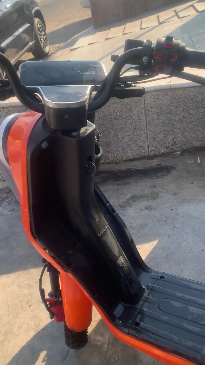 سلام عليكم دراجه R9للبيع على هاذه حالهه مع ملحقات شاحنه اصليه ومرايات اكو خلل في البطاريات اوحد او ثنين ضعيفات السعر 200 وبيهه مجال 
الرقم ***********

