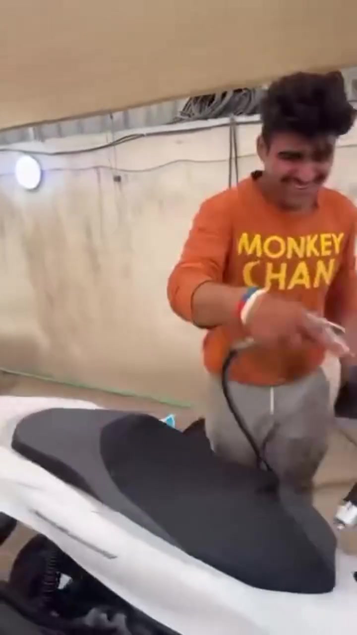 سلام عليكم
شباب دراجه بي سي اكس جيل الرابع ياباني ياباني 
صالهه 18,يوم نازله من معرض من ضلال جبتهه اخذتهه ب36 الله شاهد وبل اوراق مال معرض موجود سعر 
ماشيه 12الف 
كفاله عامه من كلشي 
سعر 24ونص وبيهه مجال بسيط 
مكاني بغداد ***********
