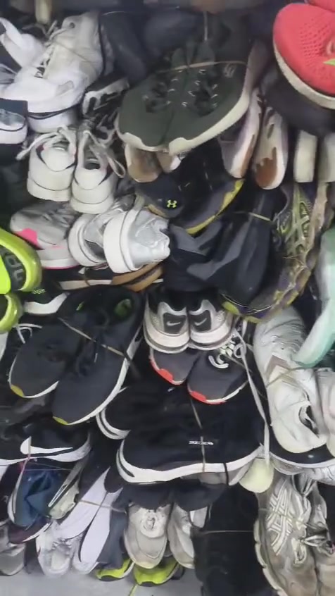 السلام عليكم احذيه باله أوربي نضيفه جدا جمله توصيل لجميع محافظات العراق للتواصل واتس ***********
