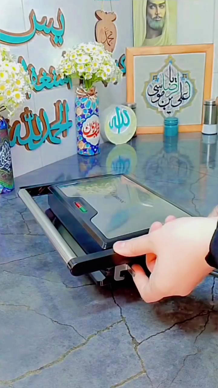 🔥 كابسة صاج LIBRONIC الأصلية – قوة وسرعة بكل طبخة! 
تريدين كابسة عملية، قوية، وتسخّن بسرعة؟ 👌

هاي الكابسة تساعدچ تحضّر الساندويچات، التوست، البرغر وغيرها بسهولة وبوقت قياسي 

✨ شنو يميزها؟ ⚡ أداء عالي وتسخين سريع
صحن تسخين مانع للالتصاق لطبخ أسهل وتنظيف أسرع

📐 زاوية فتح تصل إلى 90° حتى تكون مريحة بالاستخدامم
🔒 قفل لتثبيت الطعام داخل الكابسة
💪 قدرة 1300 واط لأداء قوي
📏 حجمها عملي ومناسب للمطبخ، بدون ما تاخذ مساحة كبيرة.

💰 السعر مفاجأة : 20,000 د.ع فقط
✨ إذا تحب الفطور السريع والساندويچات المقرمشة، هاي الكابسة راح تصير من أكثر الأجهزة استخداماً
📩 للطلب والاستفسار راسلنا على الواتساب ***********
🚚 التوصيل بغداد ٣ آلاف وباقي المحافظات ٥ آلاف
