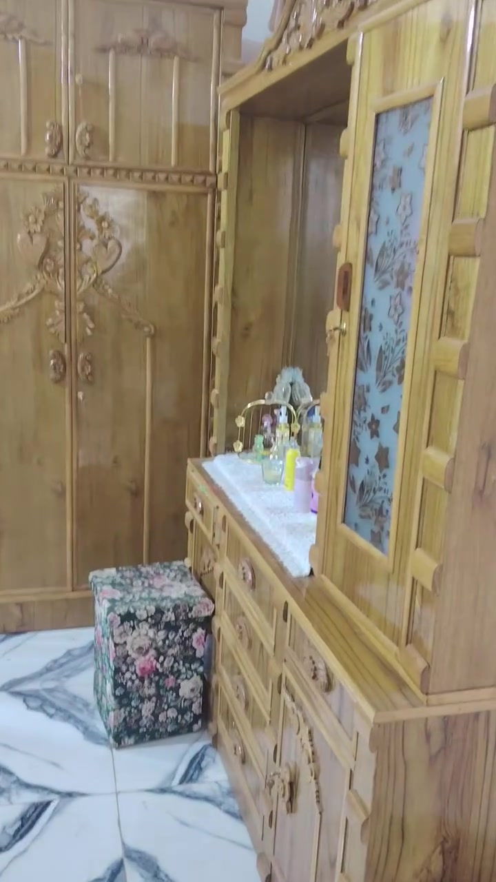 غرفه نوم للبيع جديده ستعمال قليل مسرح بلوكه السعر مليون وستميه وبيه مجال قليل كربلاء حي الرباب ***********
