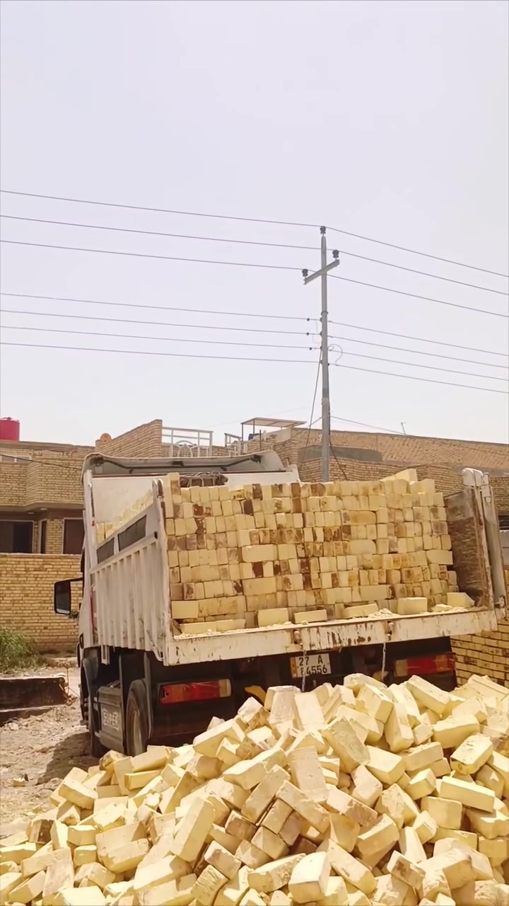 السلام عليكم زبائننا الكرام 🤍
(لسنا الوحيدون لكننا الافضل) 
🔹 ‏للبيع اجود انواع الطابوق والكسر من انتاج معامل طابوق انجكتر 🤚🏻 :- عدد مضبوط٤٠٠٠ - زيادة ٣٠٠طابوقة - معالج من الملاح - قياسات ذو فحص مختبري عالي الدقة .. كذلك العدد مضبوط وخاضعة لمختبرات عالية .. والاسعار تنافسية وملائمة للمشتري توصيل ا وبسعر مخفظ 
حسب المكان 💖 للاستفسار الاتصال على الرقم *********** متوفر واساب 📲
