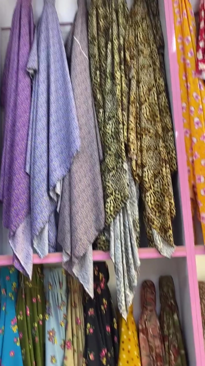 عرض خاص عرض خاص 
عرض على جميع الاقمشه الي بداخل المحل 
البيع جمله  مفرد 
اقل كميه للجمله ١٠ قطع 
توصيل جميع مناطق كربلاء ب ٣٠٠٠ وجميع محافظات العراق ب ٦٠٠٠
للحجز مراسله البيج او ع واتساب ***********
