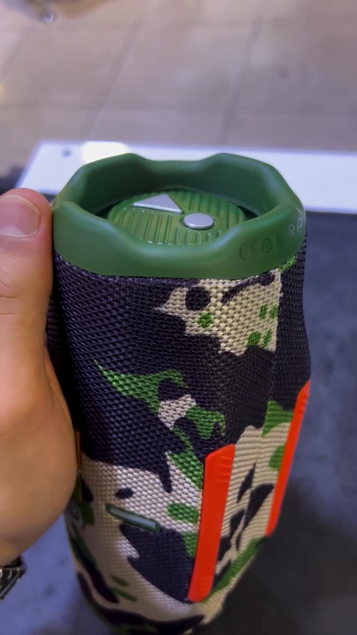 Jbl charge 6 سبيكر
اعلى كواليتي صوت واضح و ضخم غير مستخدم باله 
اعلى سعر ابيعه 
متوفر توصيل لكل محافظات 📦🚚
WhatsApp *********** 📞☎️
