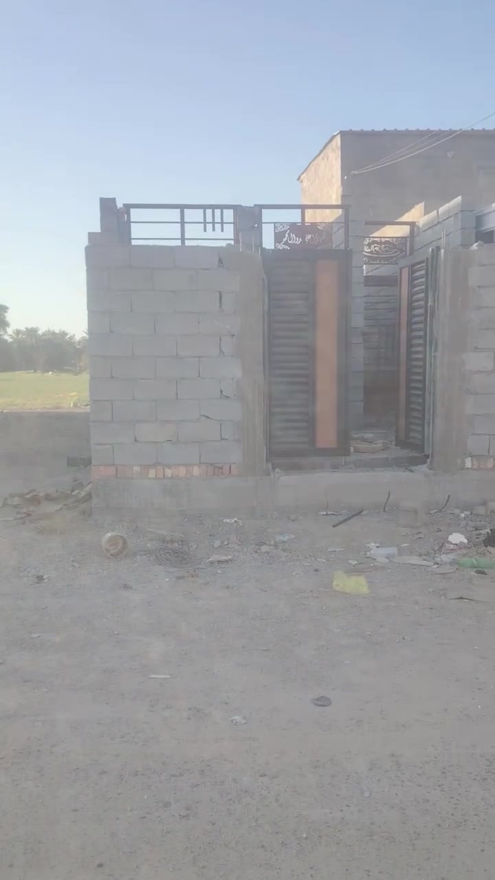 السلام عليكم بيت مشتمل للبيع حي عداي زراعي يم محلات كضيبان مساحه ١١٠م كامل أبواب وشبابيك وبلوع الاستفسار عل الرقم ***********
