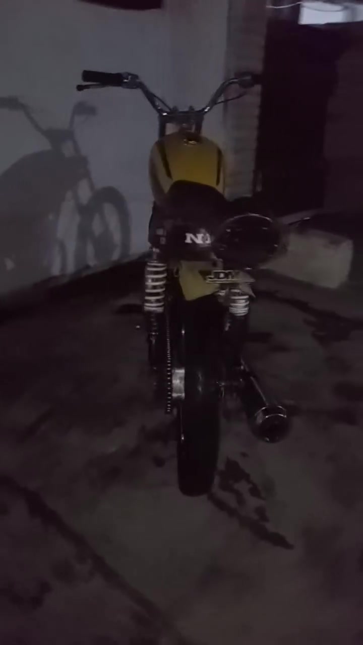 السلام عليكم دراجه نامه شلامجه موديل ٢٠٢٥ دراجه تخبل شوفت عينك خرسه مكينه مبدل فقط ولفات مكاني بغداد الامين الثانيه السعر٤٠٠ وبيه مجاق قليل ***********
