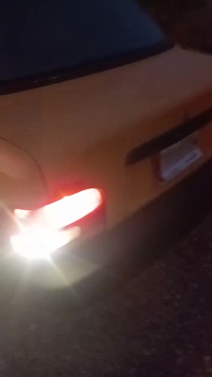 سلام عليكم سايبه للبيع موديل ١٢ مسجله ١١ كير ومكينه برايد لاتنقيص ولاتبخير تبريد ثلج كهرباىيات شغاله كله مابيه نقص حداديه تعبانه  مداور ثاني تخم تاير جديد رقم قادسيه غرامات صفر هيئه عليه سنه للاستفسار أكثر *********** متواجد واتس وماسنجر
