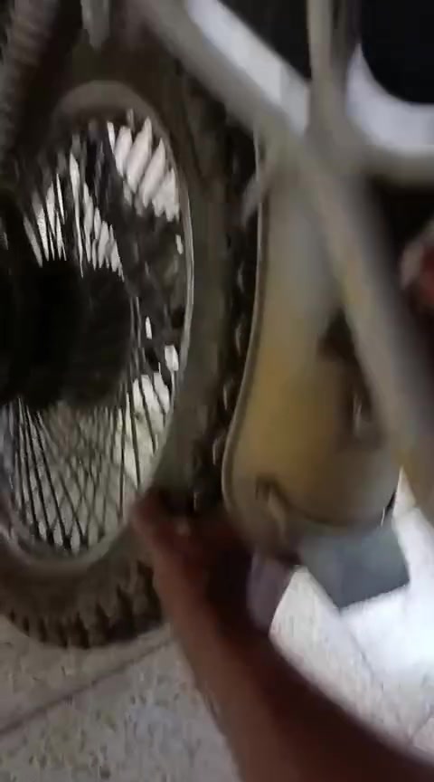 سلام عليكم
اخوان دراجه للبيع 

دراجه متروكه صارله شهرين 

محرك 5كير 

دراجه شغاله نشاط خير من الله 
تاير خلفي جديد 

المكان كياره دور القاعده 

السعر 250وبيه مجال الشرايه 

الاستفسار :***********
