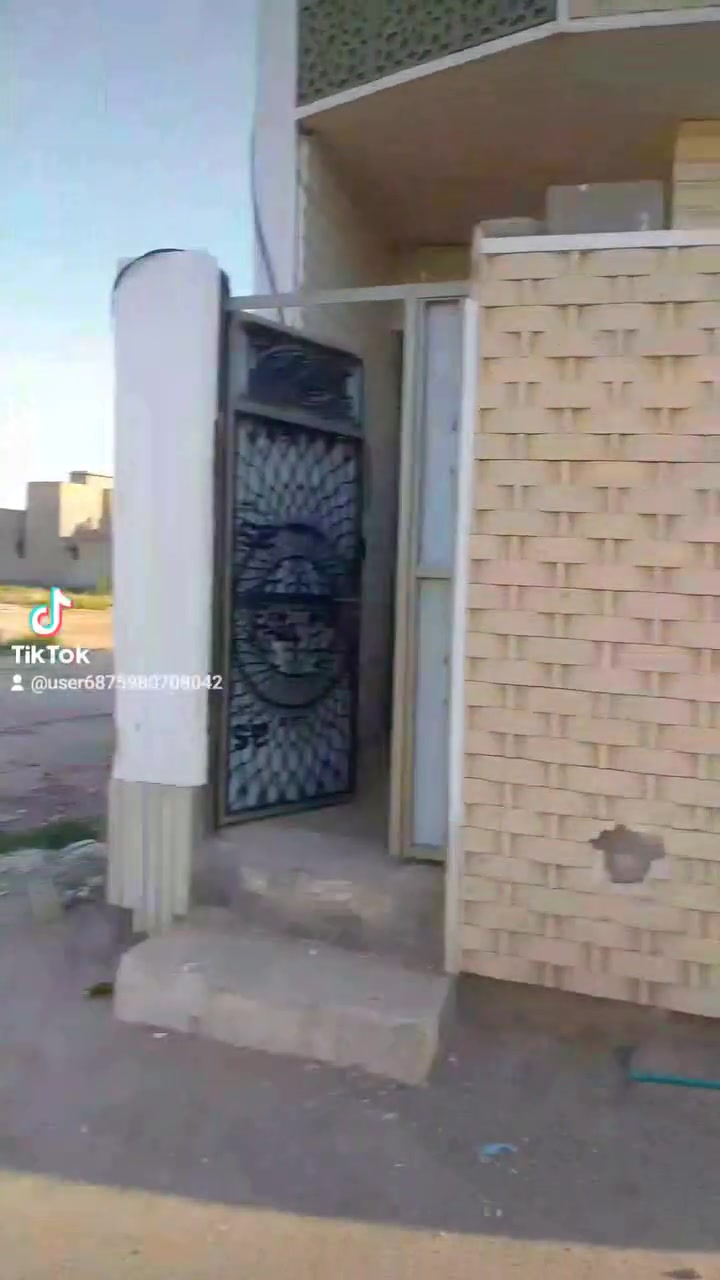الايجار مساحه 100 متر***********
