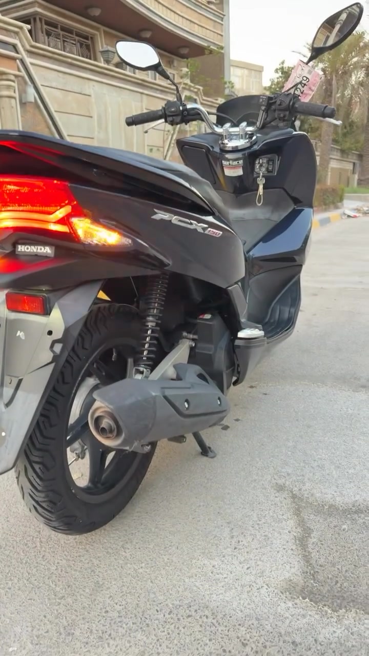 السلام عليكم

للبيع pcx جيل الثاني

بحالة الوكالة شرط  

حجم المحرك 150

عداد مسافة 13 الف 

تدفئه بليدات 

تايرات اصلي مالته 

الدراجة كفالة عامه من كلشي 

كفالة ع وضع معرض تجي وتشوف بنفسك ماخذه صار 3 اشهر 

رقمي ***********
