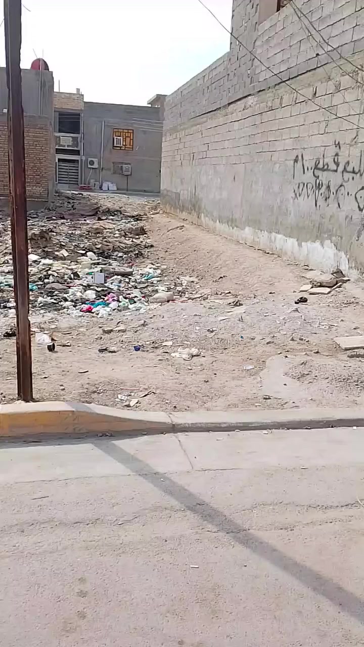 السلام عليكم 
نصف قطعة ١٠٠ متر السكلات ال١٥ شارع المستوصف على شارع البدالة 
السعر ٢٢
***********

