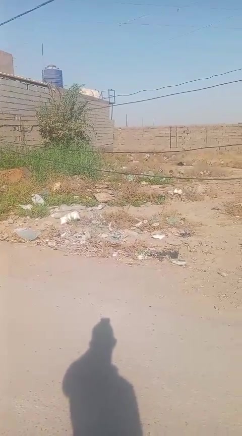سلام عليكم  قطعه للبيع١٢٥ متر الكرغوليه السيد الواحد خلف مول الامراء شارع تبليط مي كهربا متوفره قرريبه من الشارع العام للمعلومات اتصل ب ***********
