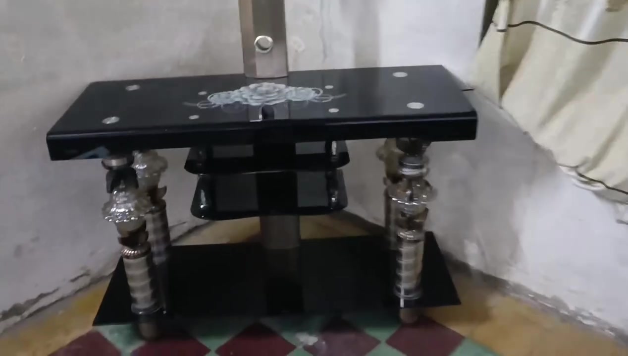 ميز مال بلازما للبيع السعر 40 ويا مجال التواصل على هذا الرقم#***********@*********** او خاص
