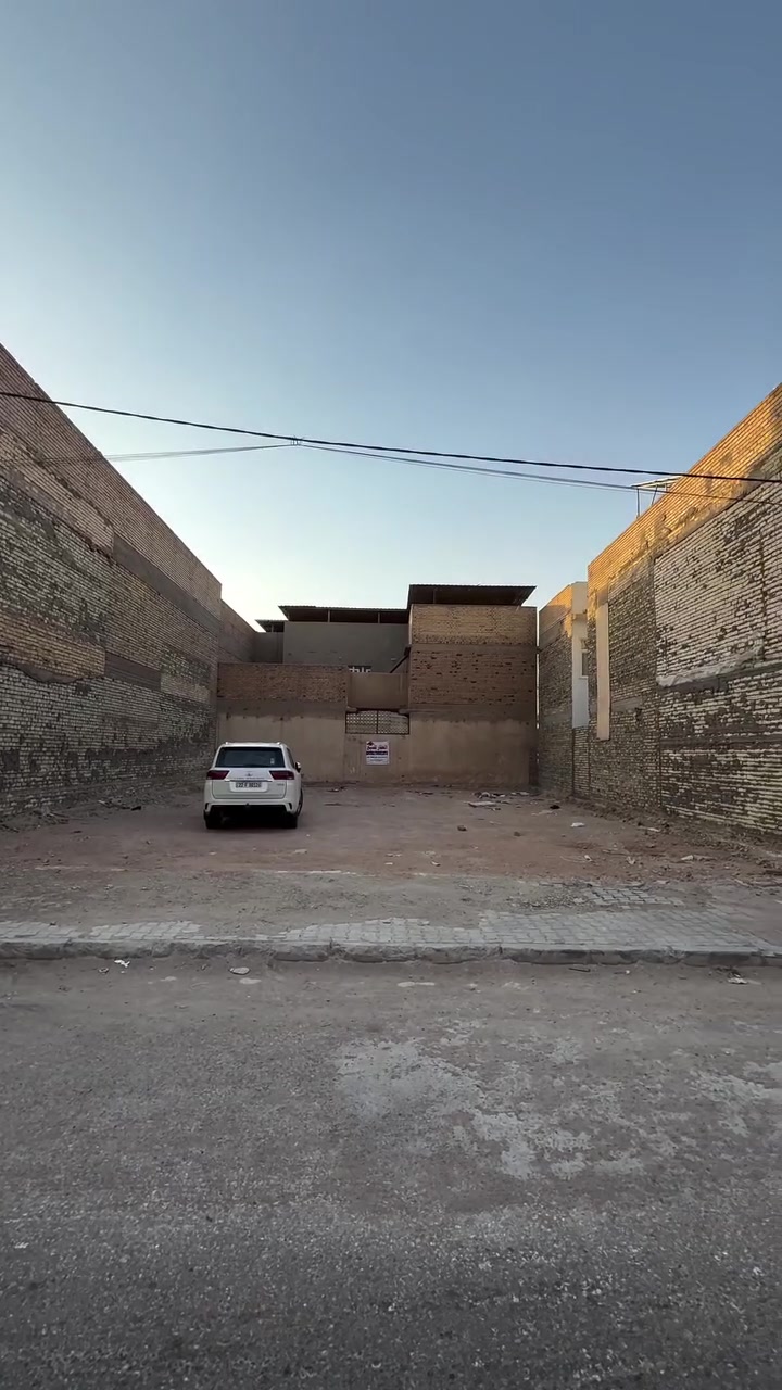 قطعة ارض للبيع حي العداله ( منطقة القضاة) المساحه 300م واجهه 15 نزال 20 شارع 15 مفتوح من الخدمي منطقة جداً راقيه تباع كامله او نصف حسب الطلب 
للاستفسار مراجعة مكتب المحافظة للعقار في حي الاشتراكي خلف شارع الروان  
***********
***********
 #النجف  #المحافظة  #بيع  #شراء  #مقاولات #تسويق #تسويق_عقاري
