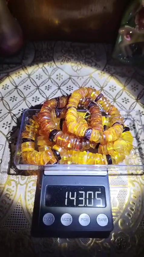 عقد مع سورات
كهرب بولوني حر طبيعي مع فيديو الفحص بالاشعه البنفسجية UV الوزن 143 غرام السعر ١٠٥ مع التوصيل 
رقمي *********** واتساب

